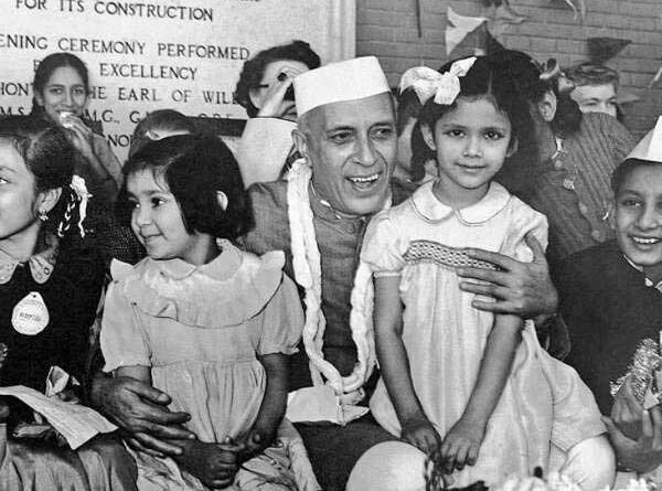 Jawaharlal Nehru with children