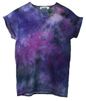 T-shirt dyed with fabric colours