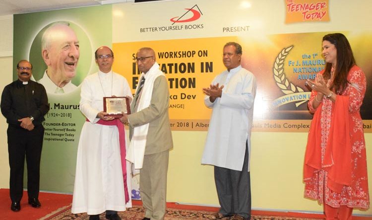 Dr Jagdish Gandhi receiving the J. Maurus National Award from Most Rev John Rodrigues, Auxiliary Bishop of the Archdiocese of Bombay
