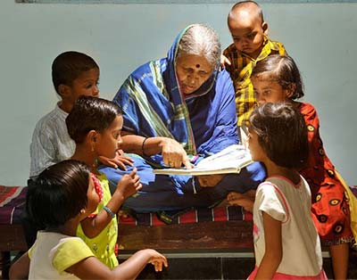 Sindhutai reading to small children