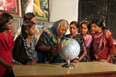 Sindhutai with young girls
