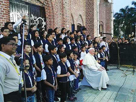 Pope Francis with schoolchildren