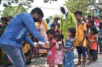 Man feeding poor children