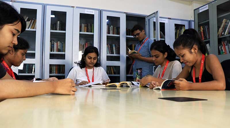 Students studying in the library of SPICE, Mumbai